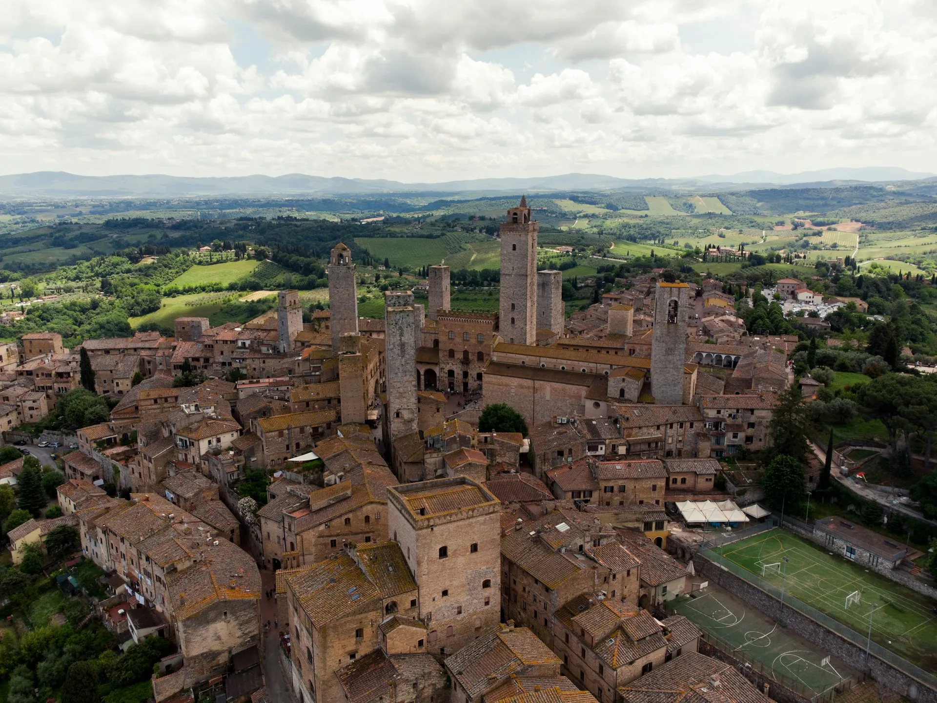 Real-time cargo tracking and monitoring